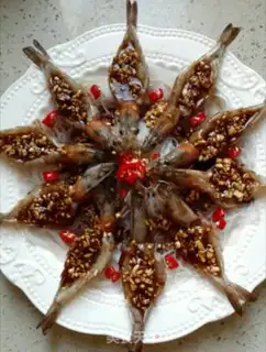 Make Flowers with rich shrimp step 7