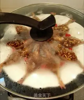 Make Flowers with rich shrimp step 8
