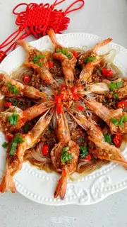 Make Flowers with rich shrimp step 9
