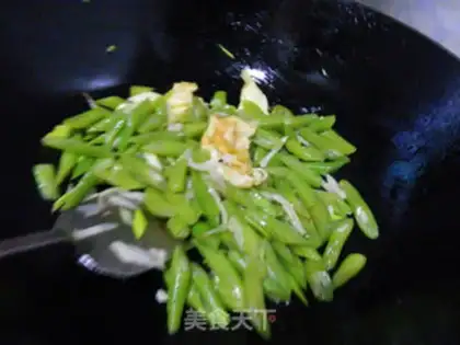Make Four seasoned bean fried eggs step 6