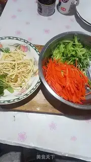 Make Carrot cucumbers with bean skin step 1