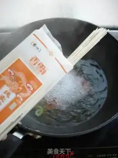 Make Sour spicy. Soup noodles step 4