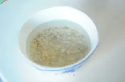 Make Pineapple rice step 1