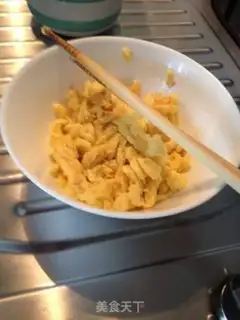 Make Onion fried eggs step 1