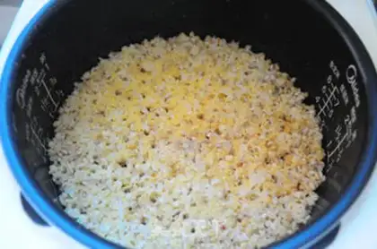 Make Pineapple rice step 4