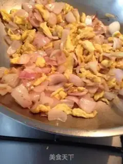 Make Onion fried eggs step 4