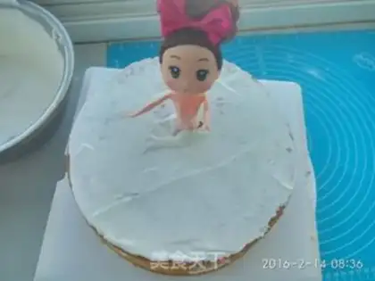 Make Barbie doll cake step 22