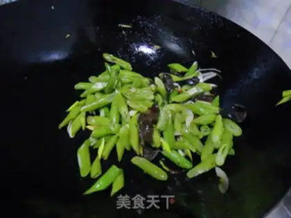 Make Dragon Bean Fried Wood step 3