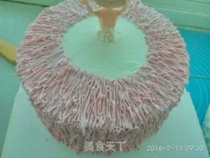 Make Barbie doll cake step 26