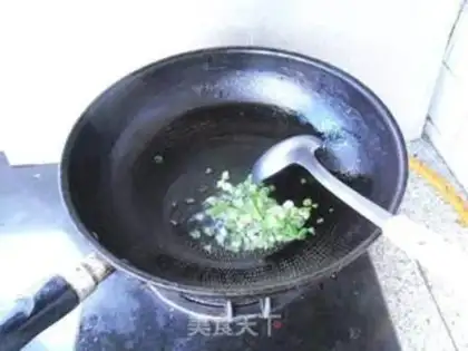 Make Potato pepper and peanuts step 2