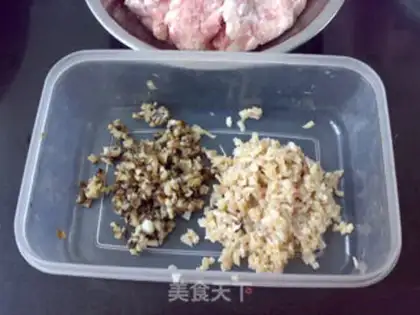 Make Squid mushroom meatloaf step 1