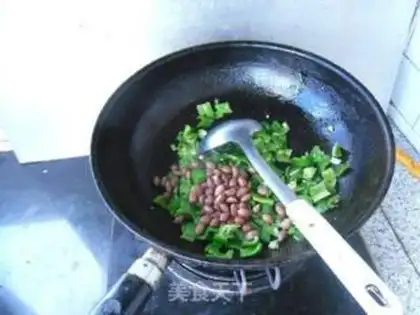 Make Potato pepper and peanuts step 6