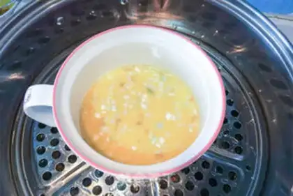 Make Silverfish steaming eggs step 4