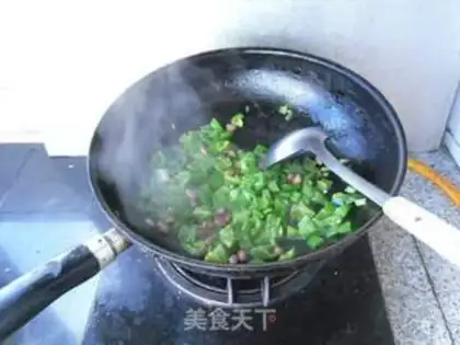 Make Potato pepper and peanuts step 7