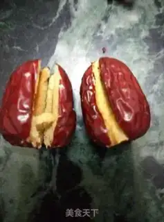 Make Red dates and walnuts step 1