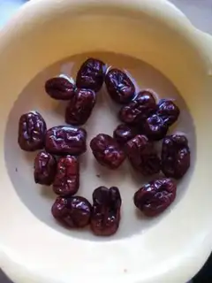 Make Red-tree chestnut porridge step 1
