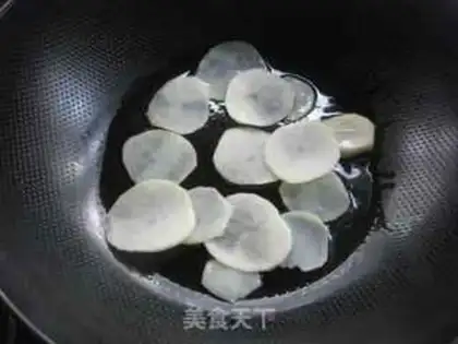 Make Spanish potato pancakes step 1