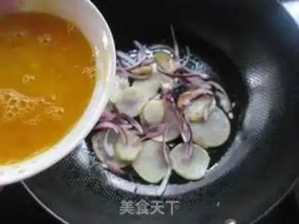Make Spanish potato pancakes step 4