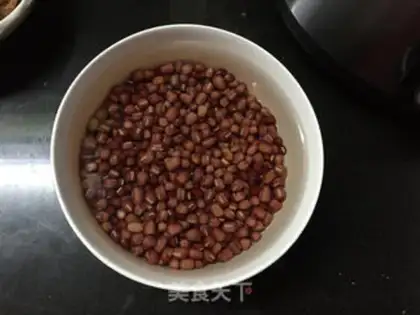 Make Pumpkin round bean soup step 0