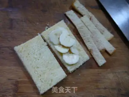 Make A salad sauce banana toast pie step 4