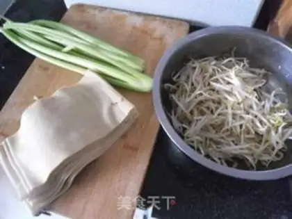 Make The green bean sprouts step 0
