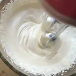 Make Strawberry naked cake step 22