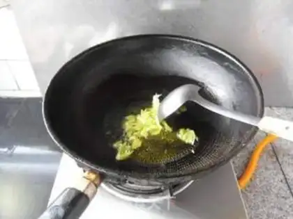 Make The green bean sprouts step 4