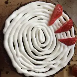 Make Strawberry naked cake step 27