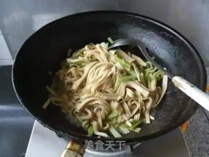 Make The green bean sprouts step 8