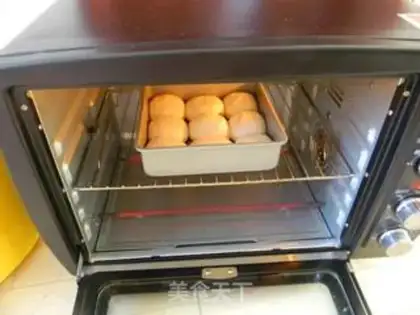 Make White bean sugar bun step 9