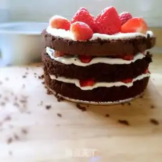 Make Strawberry naked cake step 30
