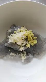 Make White jade eggskin shrimp step 2
