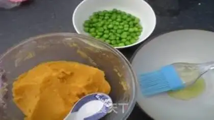 Make Pumpkin bag step 4