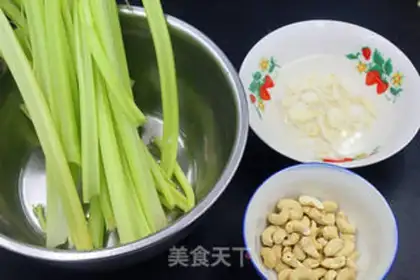 Make Celery lilies step 0