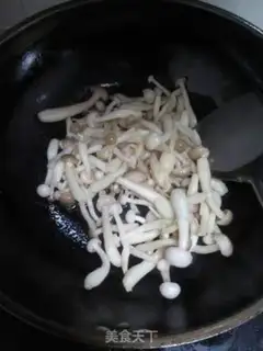 Make Pepper fried sea mushrooms step 2