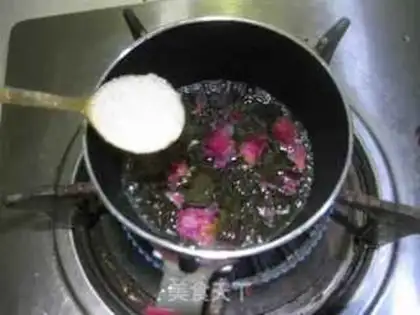 Make Rose milk tea step 2