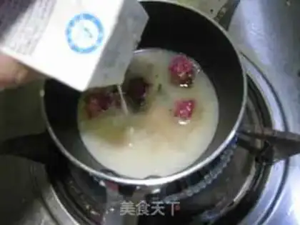 Make Rose milk tea step 3