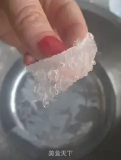 Make "Red-tree ice cream swallow nest." step 2