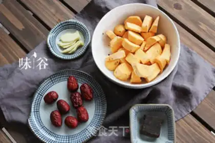 Make Red sugar, old ginger and potatoes step 0
