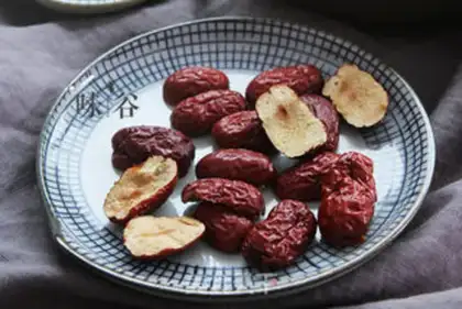 Make Red sugar, old ginger and potatoes step 1