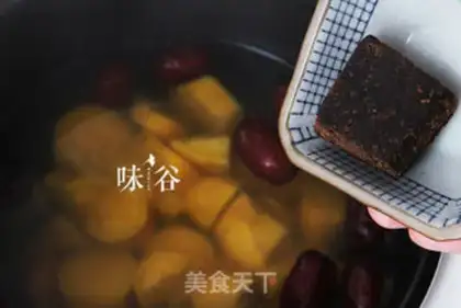Make Red sugar, old ginger and potatoes step 3