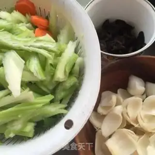 Make The Celery Lily step 0