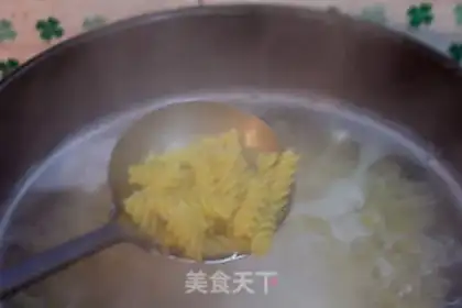 Make Medium Italy Noodles step 1