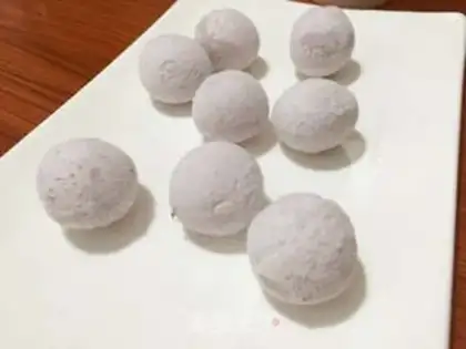 Make Coconut sesameballs step 0