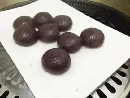 Make Coconut sesameballs step 1