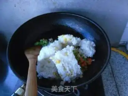 Make Three-ding fried rice step 5