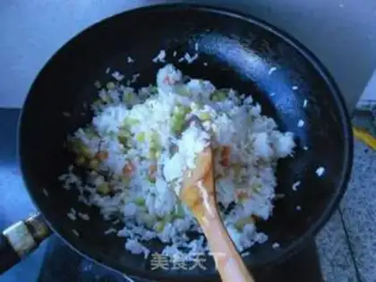 Make Three-ding fried rice step 8