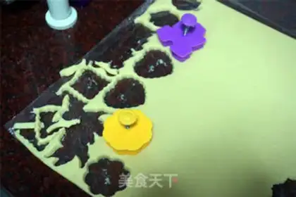 Make cartoon cheese cookies step 5