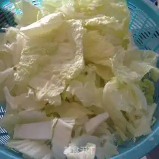 Make Shrimp-skin meatballs step 1
