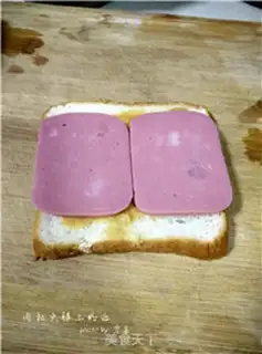 Make Meat and ham sandwich step 2